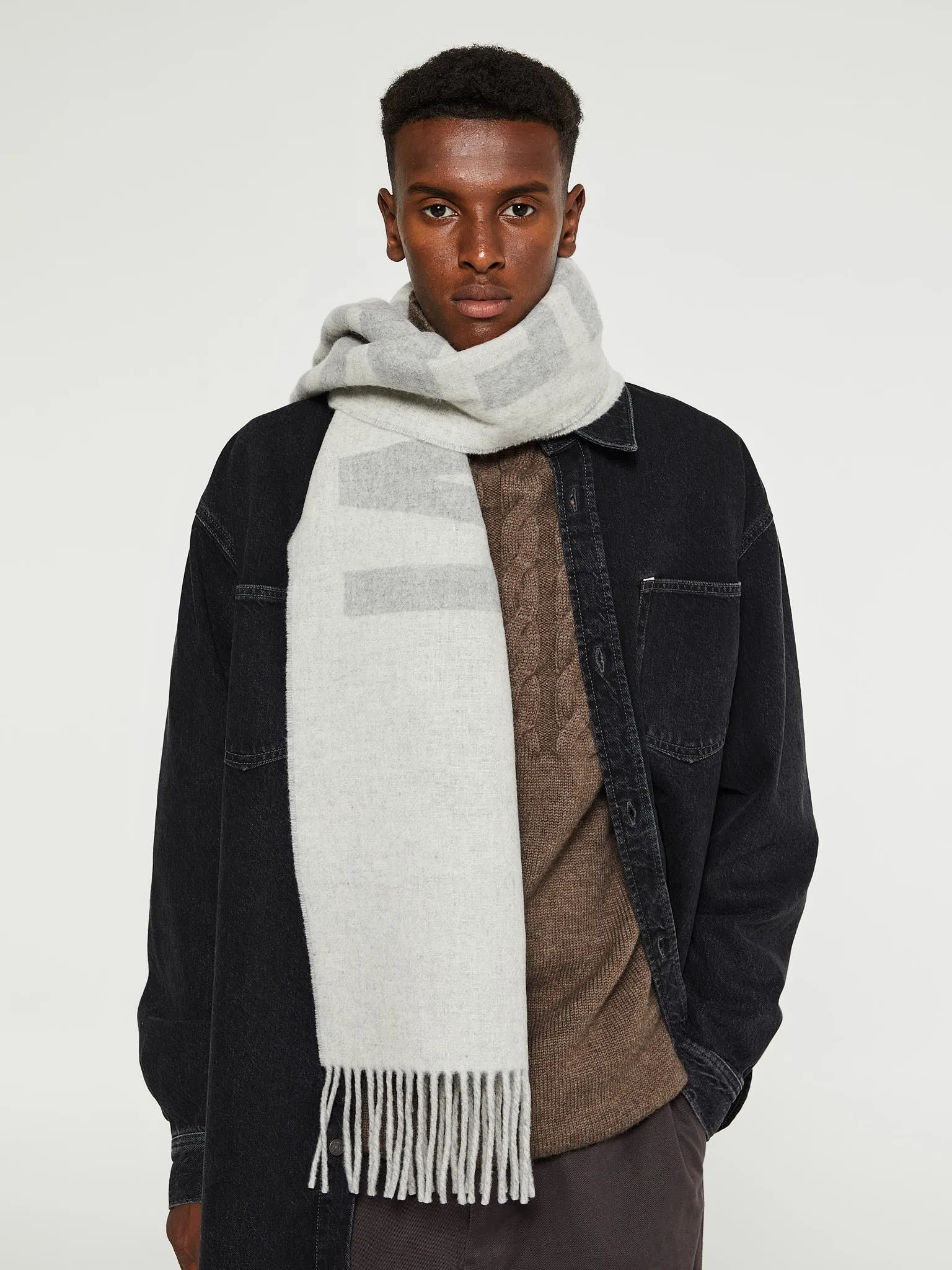 L'Echarpe Jacquemus Scarf in Grey