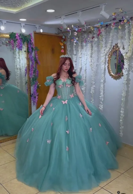 Quinceanera Dress with 3D Butterfly Sleeveless Ball Gown      fg5537